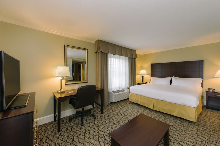 1 King Bed (3 of 13)
