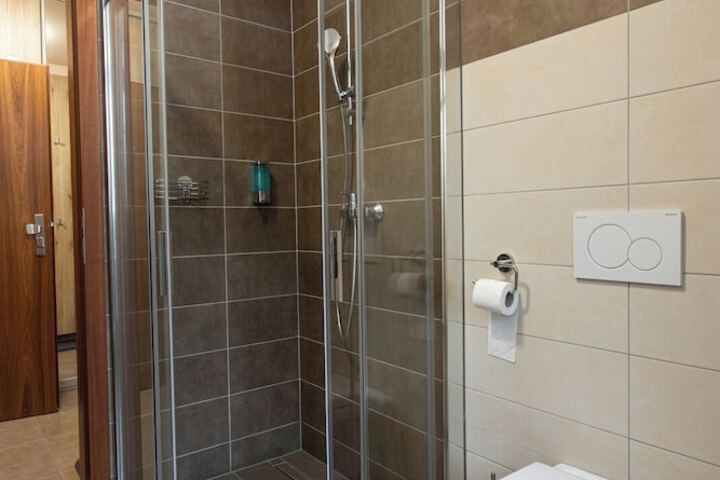 Room 165 of 194