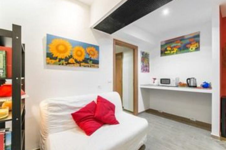 Room 6 of 13