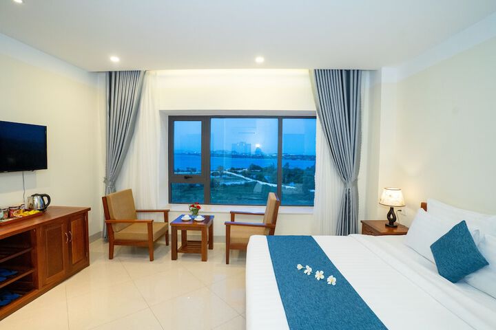 Room 6 of 80