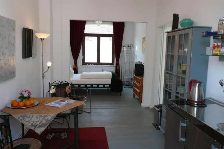 Room 2 of 10