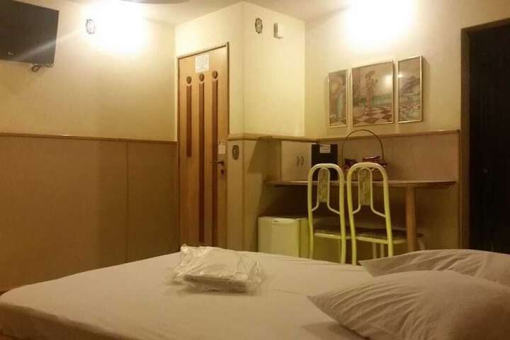 Room 7 of 28