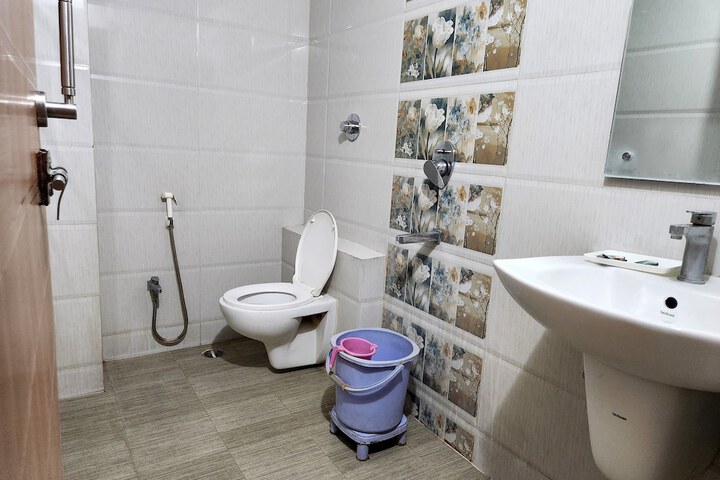 Room 25 of 29