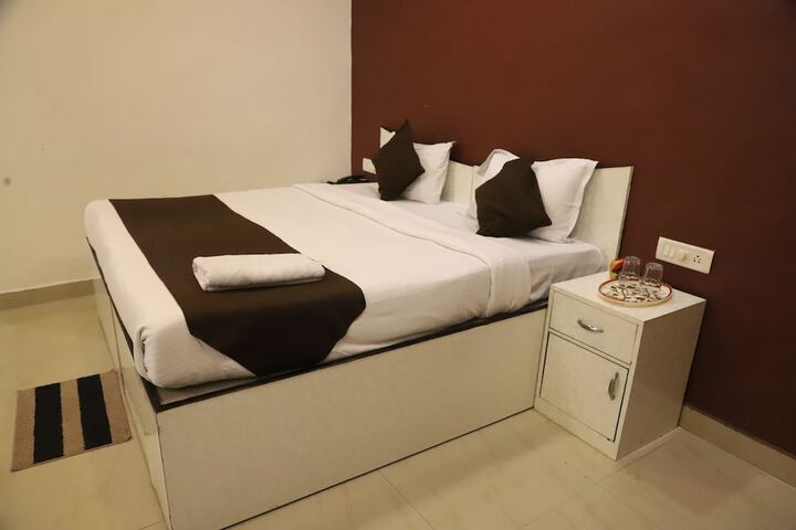 Room 33 of 40