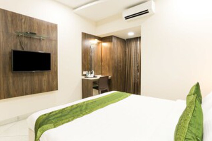 Room 25 of 49