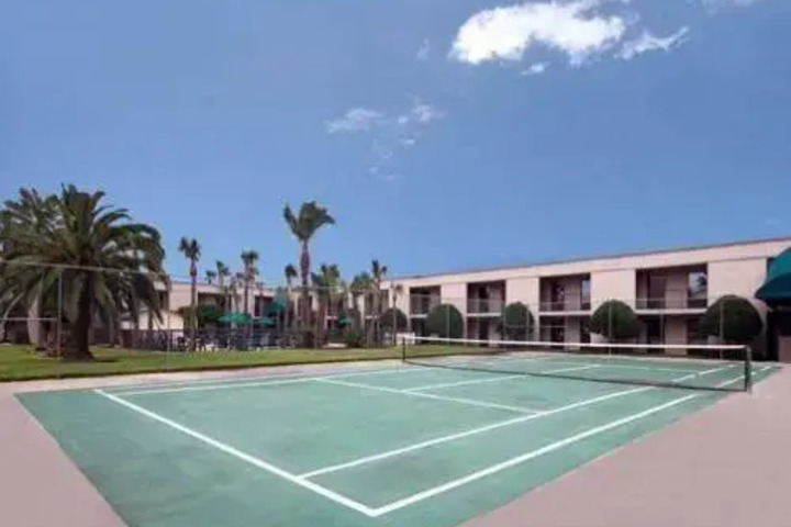 Photo of COMFORT INN