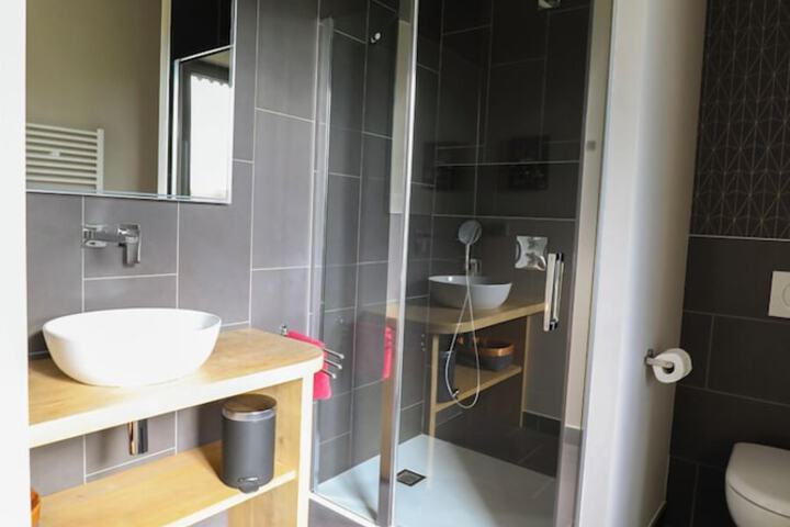 Room 25 of 51