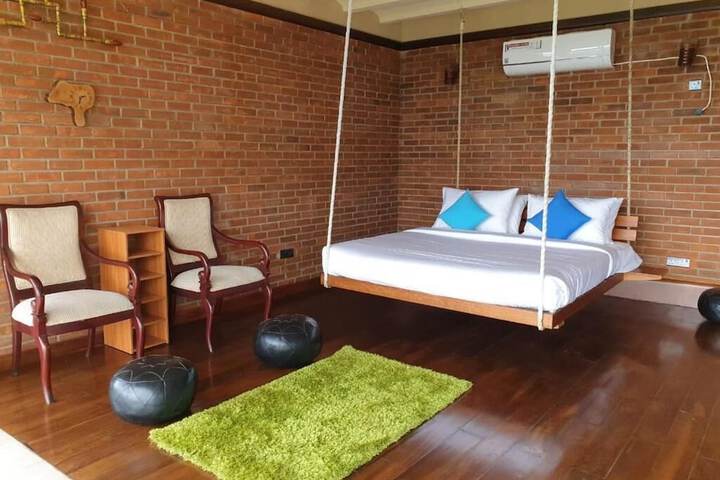 Room 5 of 25