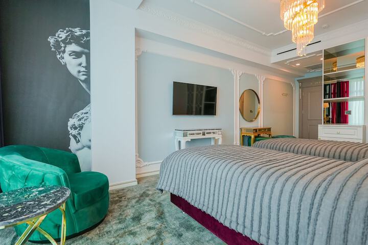 Room 23 of 64