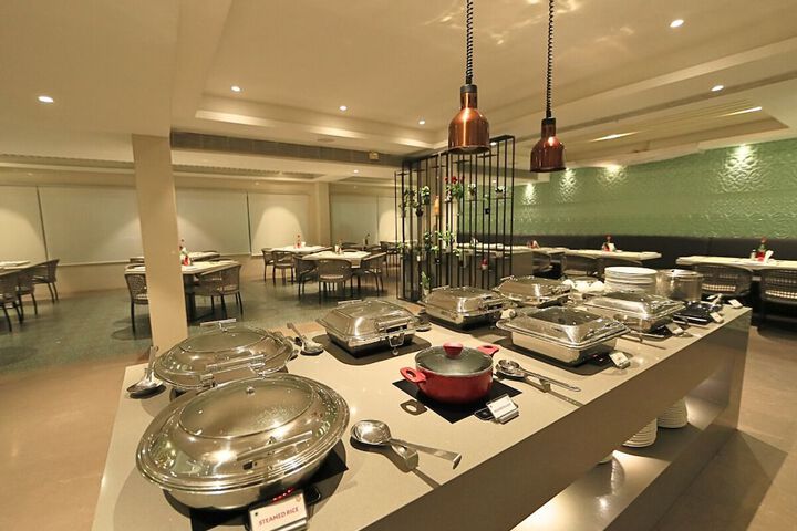 Dining 17 of 28