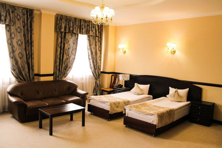 Room 9 of 37