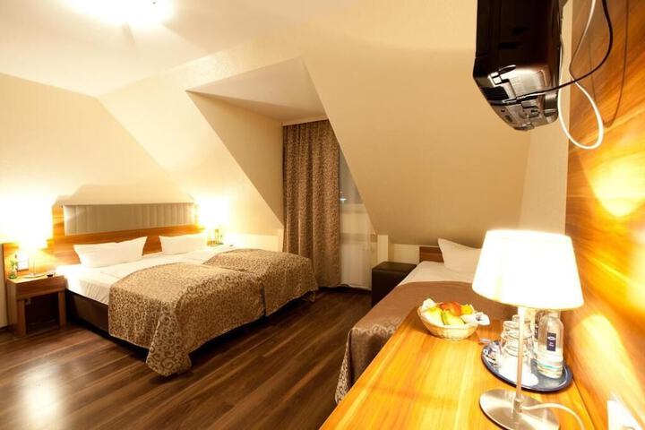 Room 12 of 50