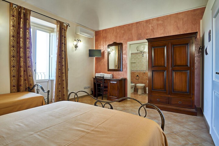 Room 28 of 91