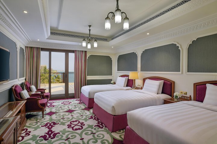 Room 34 of 200