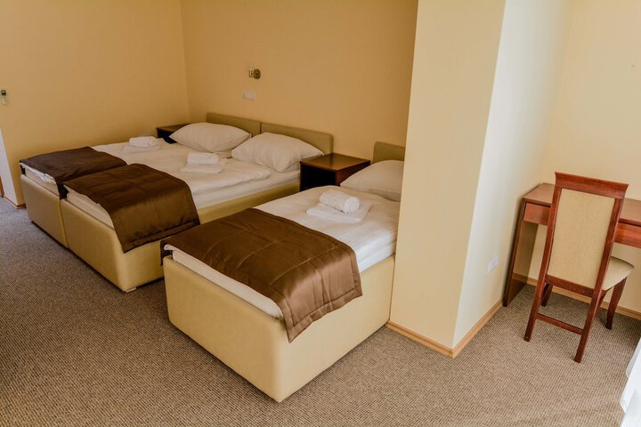 Room 27 of 48