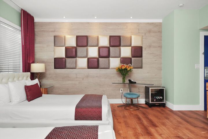 1 Queen Bed (5 of 8)