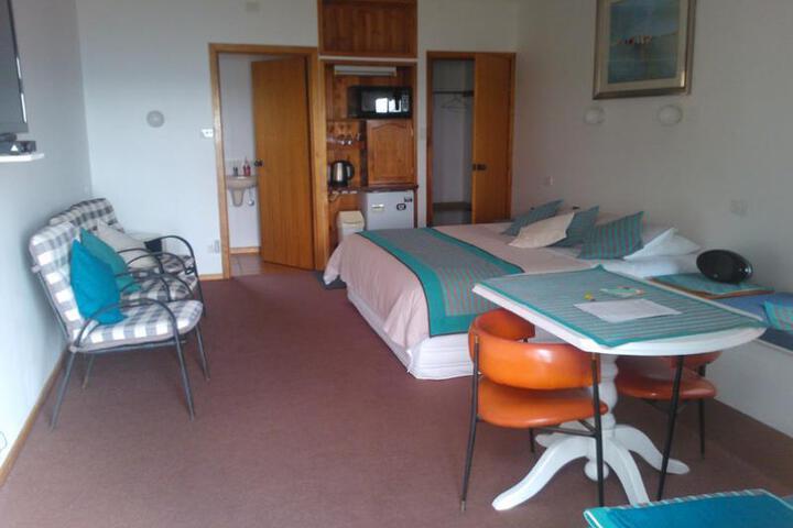 Room 2 of 6