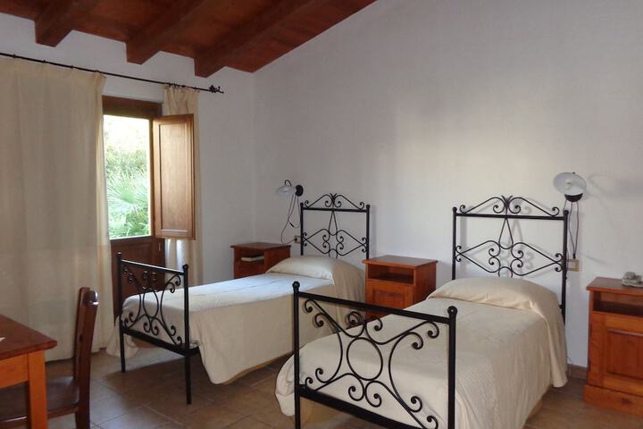 Room 5 of 35