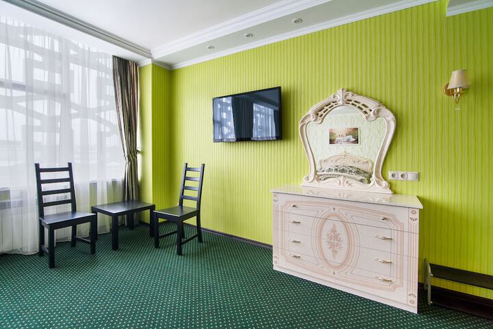 Room 3 of 32