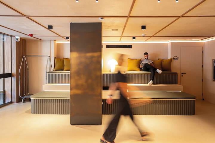 Entrance & Lobby