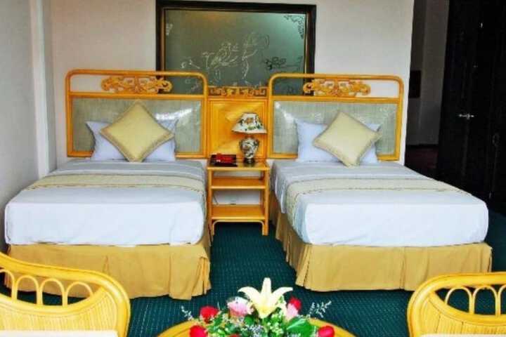 Room 4 of 18