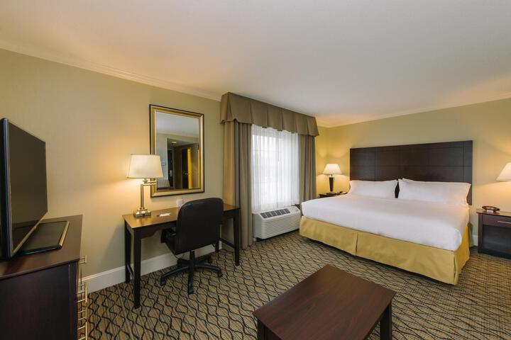 1 King Bed (13 of 13)