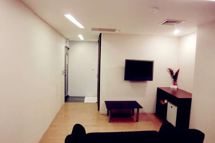 Room 52 of 67