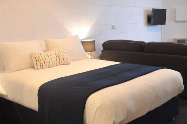 Room 6 of 16