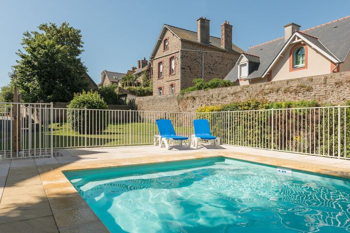 Hotel Pool