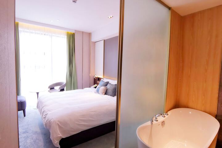 Room 49 of 96