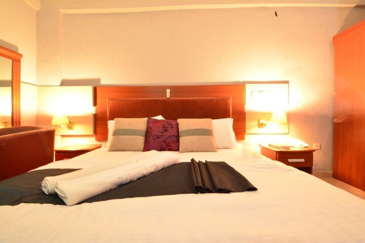 Room 10 of 47
