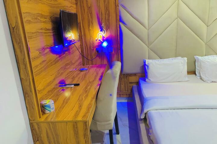 Room 13 of 26