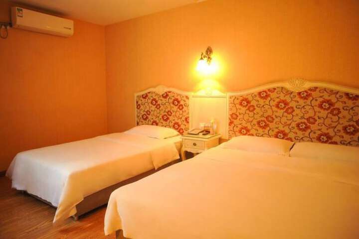 Room 2 of 18