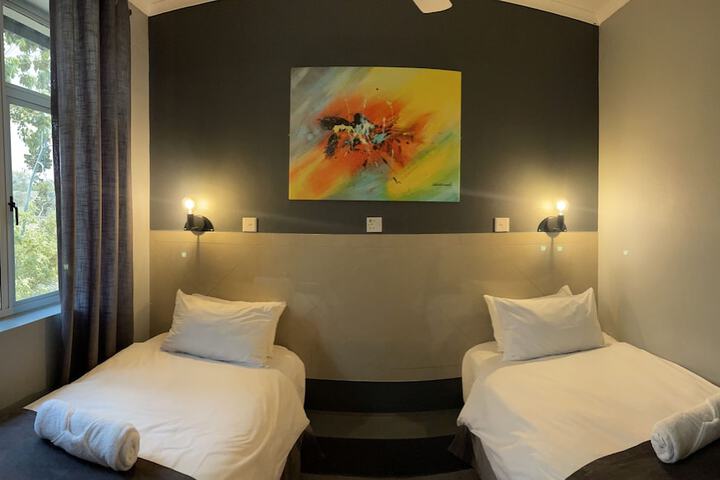 Room 13 of 42