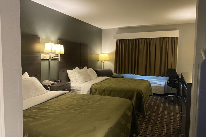 1 Queen Bed (1 of 19)