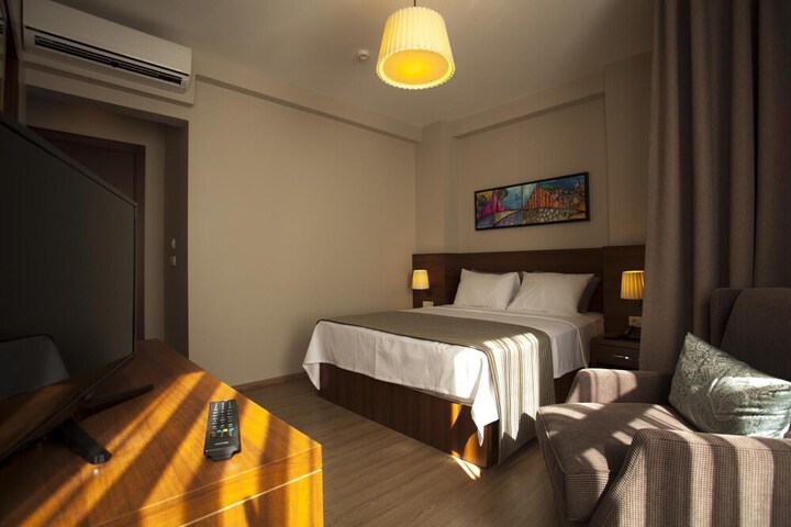 Room 6 of 23