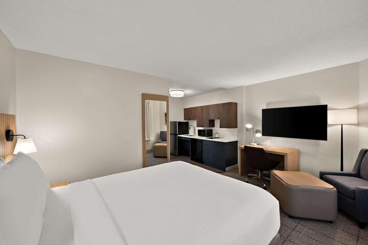 Studio Suite Queen Bed (17 of 17)