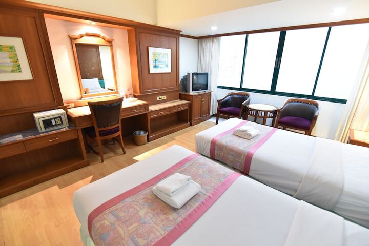 Room 7 of 32