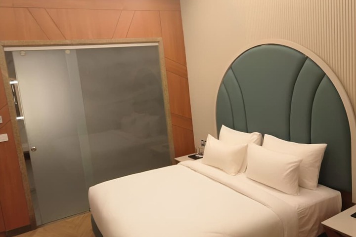 Room 6 of 29