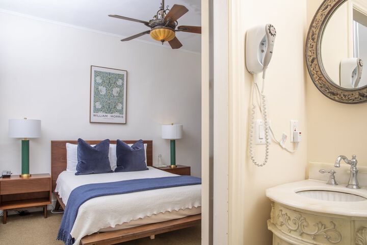 Room 73 of 141