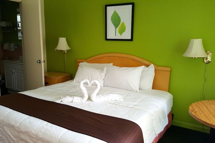 Room 4 of 32