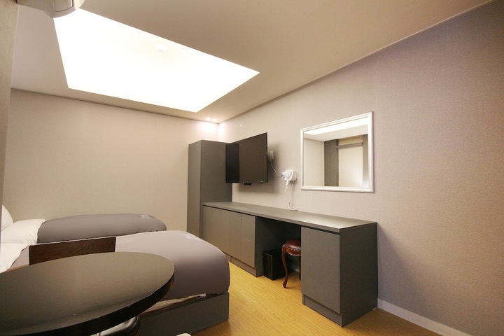 Room 32 of 127