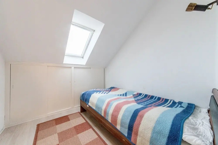 Room 3 of 16