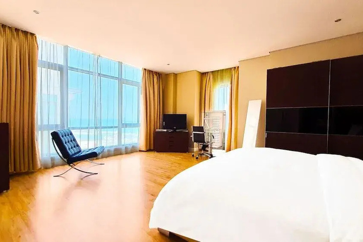 Room 3 of 15