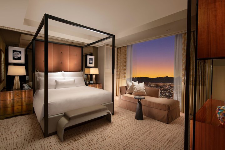 Room 18 of 65
