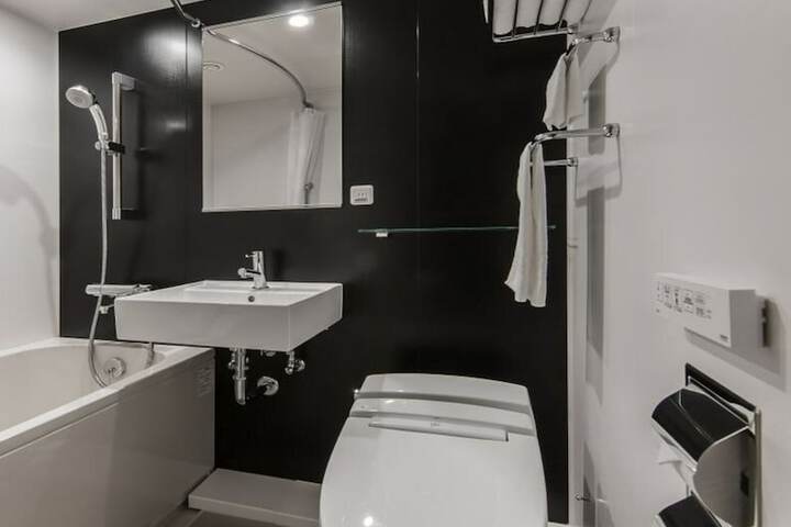 Room 33 of 54