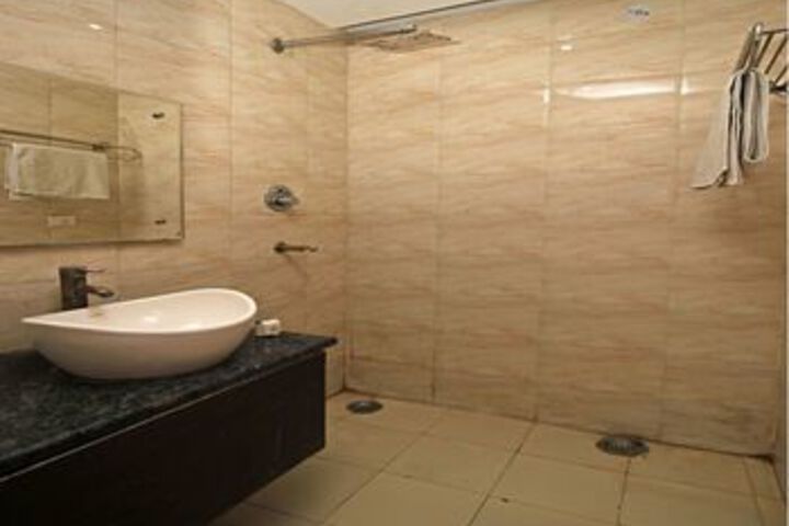 Room 2 of 28