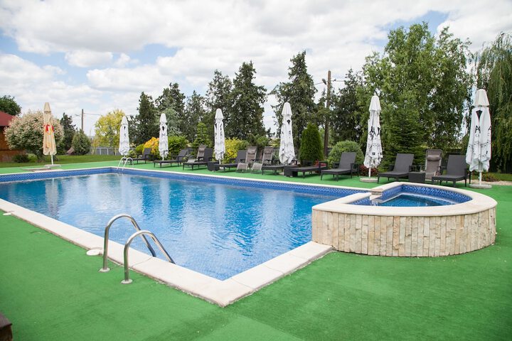 Pool 16 of 43