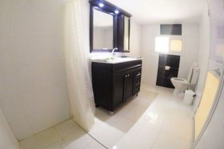 Room 18 of 133