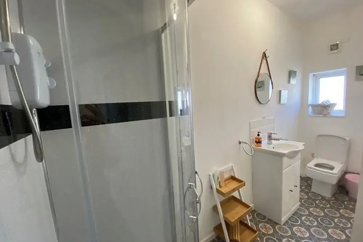 Room 10 of 19